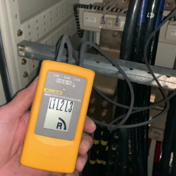 Đồng hồ đo thứ tự pha FLUKE 9040 cầm tay (700V) Đồng hồ đo thứ tự pha FLUKE 9040, Thiết bị chỉ thị pha và chiều vòng quay pha FLUKE-9040, Fluke 9040 Phase Rotation Indicator