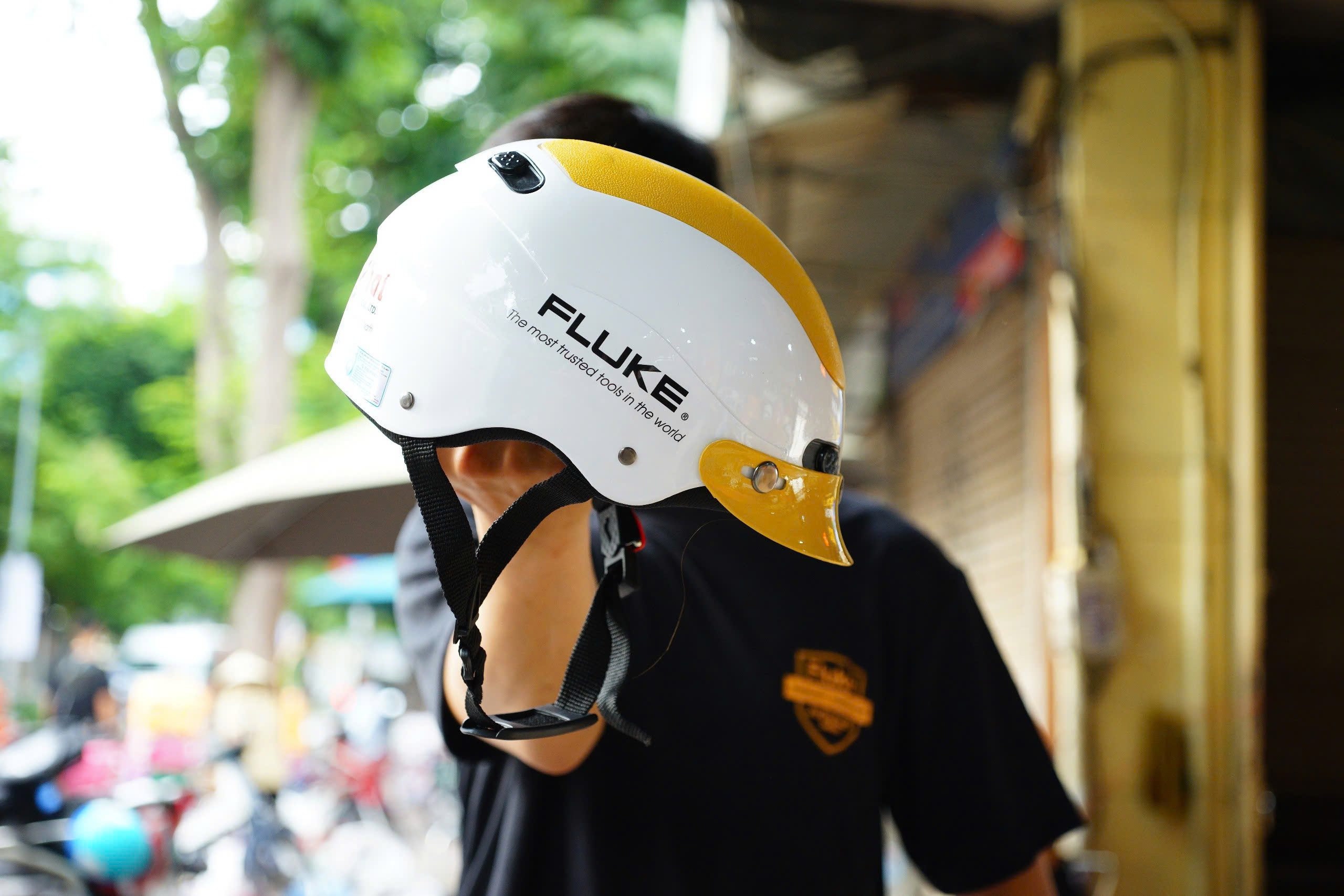 Mua FLUKE rước quà to và giảm giá thêm 30%, khuyến mãi FLUKE tặng nón bảo hiểm